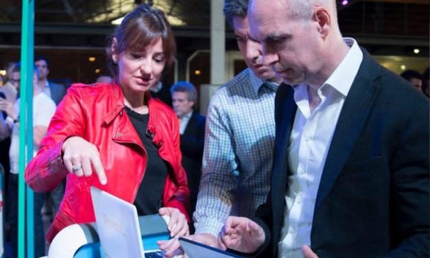 La Ministra Acuña dijo que es un disparate tomar colegios