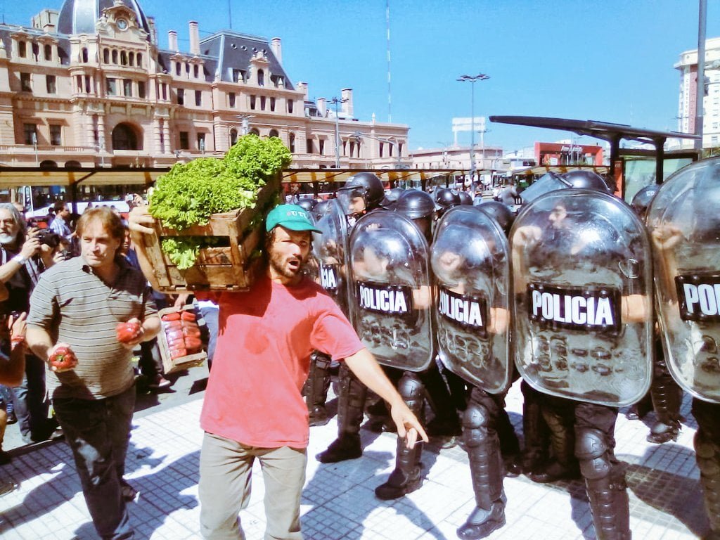 Reprimen entrega gratis de comida