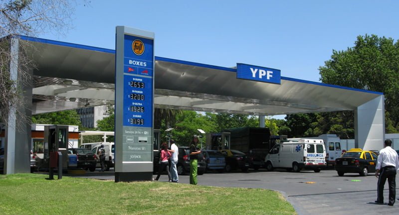 YPF también aumentó sus combustibles