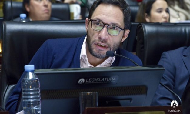 Presentan acción de amparo contra el DNU que reforma la SIDE