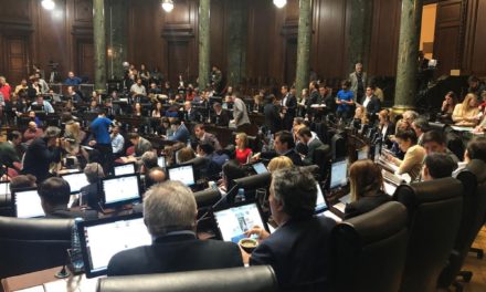 Sesión caliente en la Legislatura