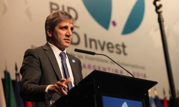 Caputo desmiente que haya pedido 20 mil millones de dólares a bancos de EEUU