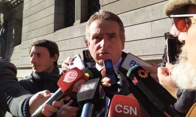 Cuestionan que un militar en actividad sea Ministro de Defensa