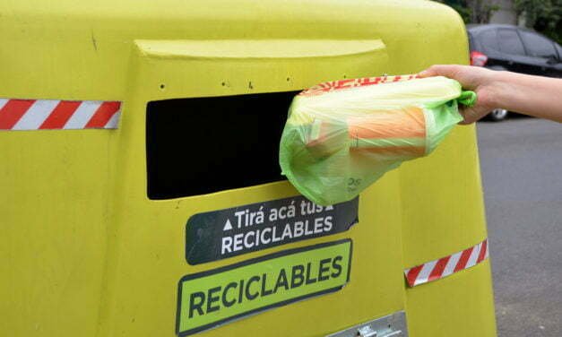 Insólito: Quieren cobrar multa de $900 mil a los pobres que revuelven la basura en CABA
