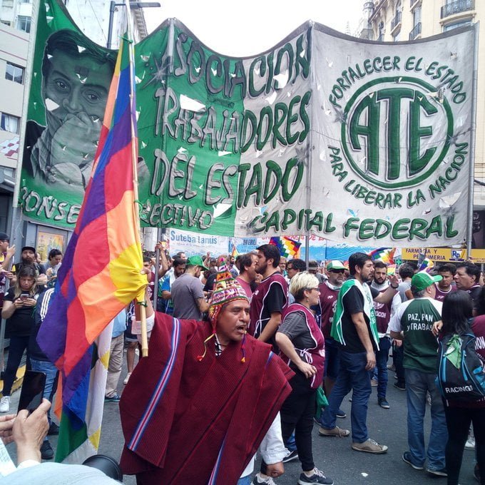 Masiva movilización repudiando el golpe en Bolivia