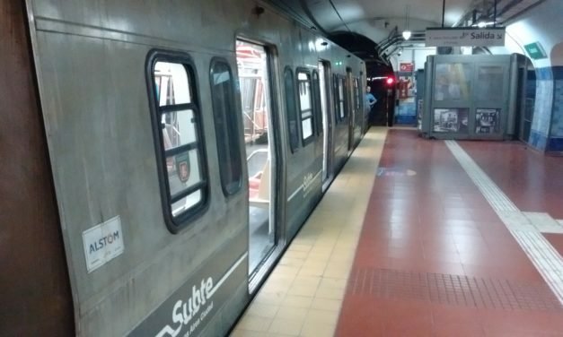 Con tarifa cara el subte transporta menos pasajeros