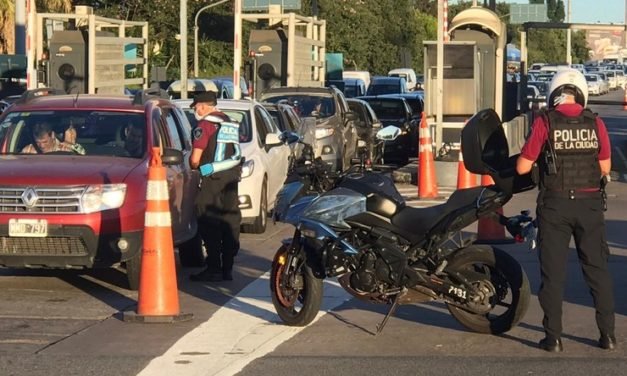 Seguridad Bonaerense: Analizan prohibir circular motos con acompañante