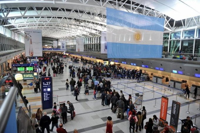 El aeropuerto de Ezeiza podría cerrar la semana próxima