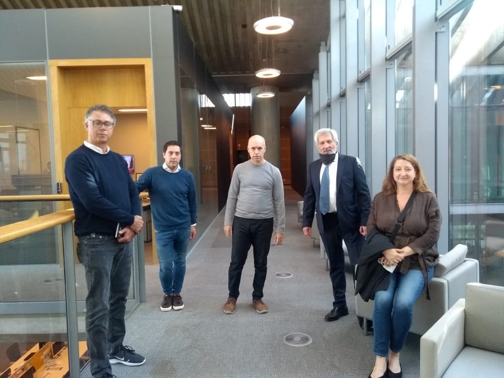 Una reunión para mostrarse cerca