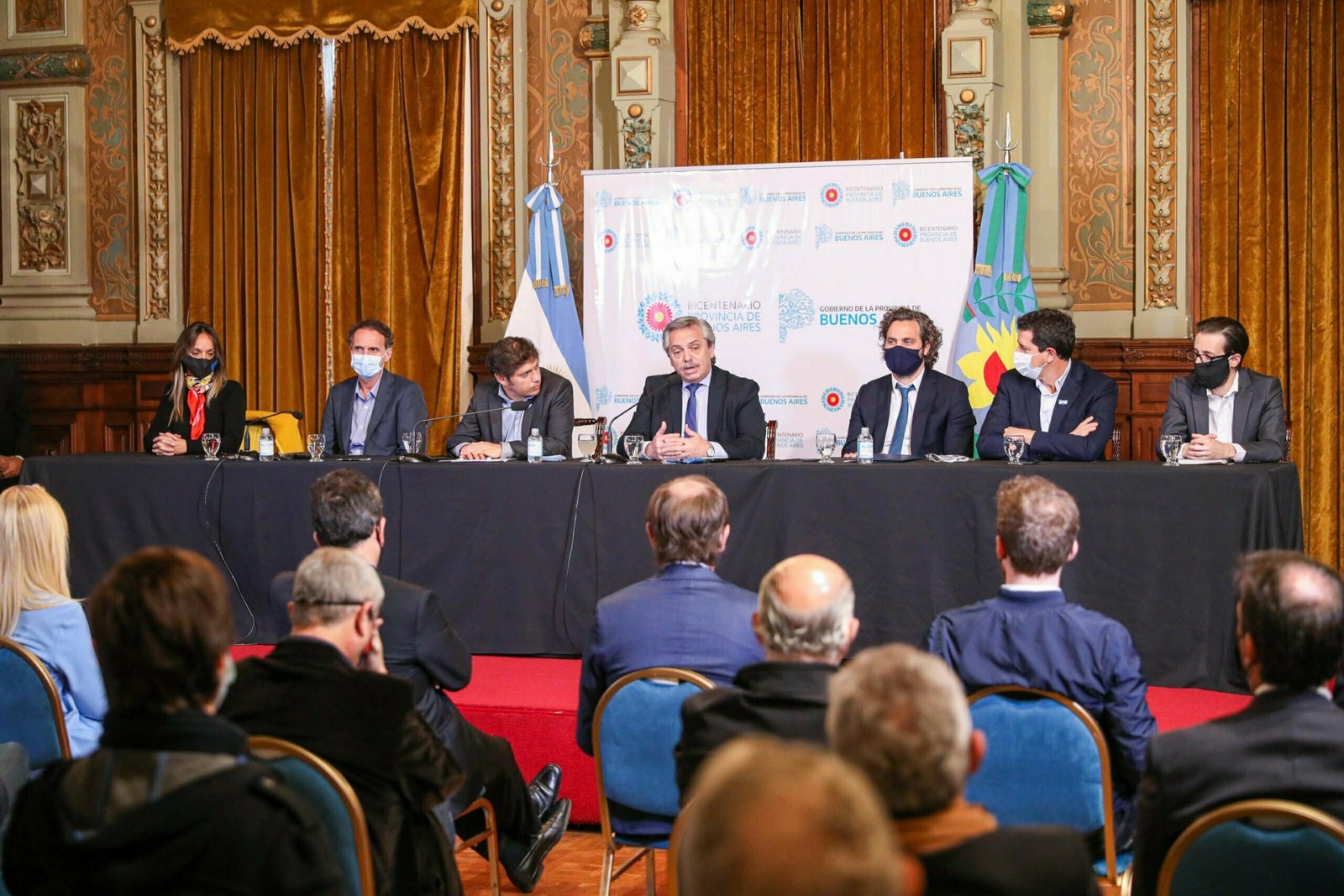 Fernández lanzó un plan de obras para 40 municipios bonaerenses