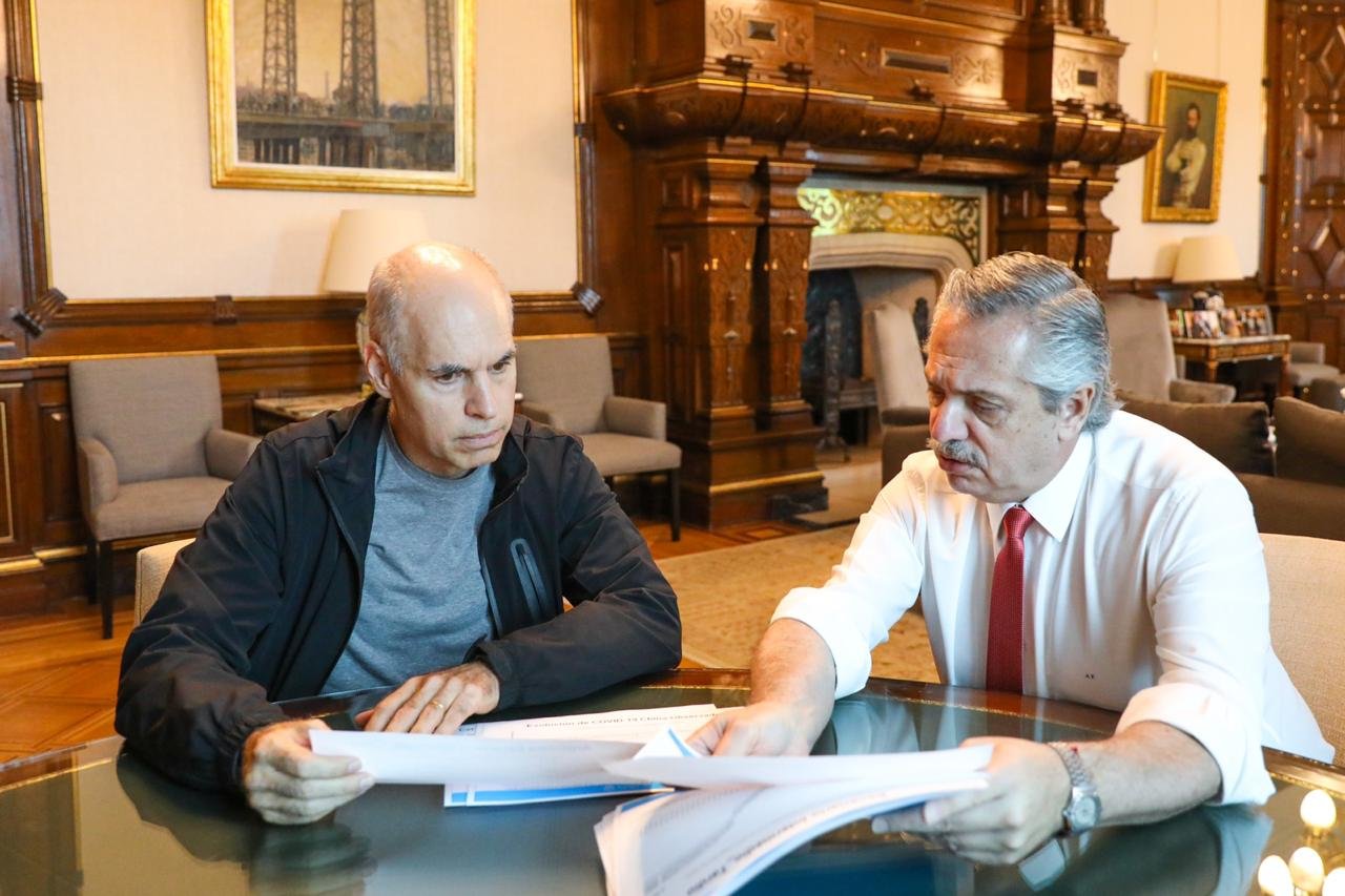 El presidente advierte que se podría volver a la fase 1