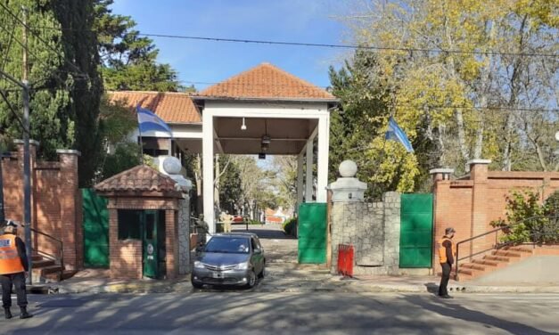 Milei se reunió con Adorni en Olivos y le ratificó la confianza