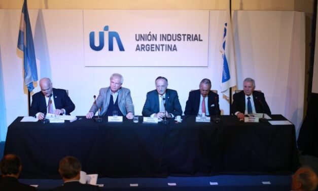 Enojado con los industriales Milei no asistirá a la convención de la UIA