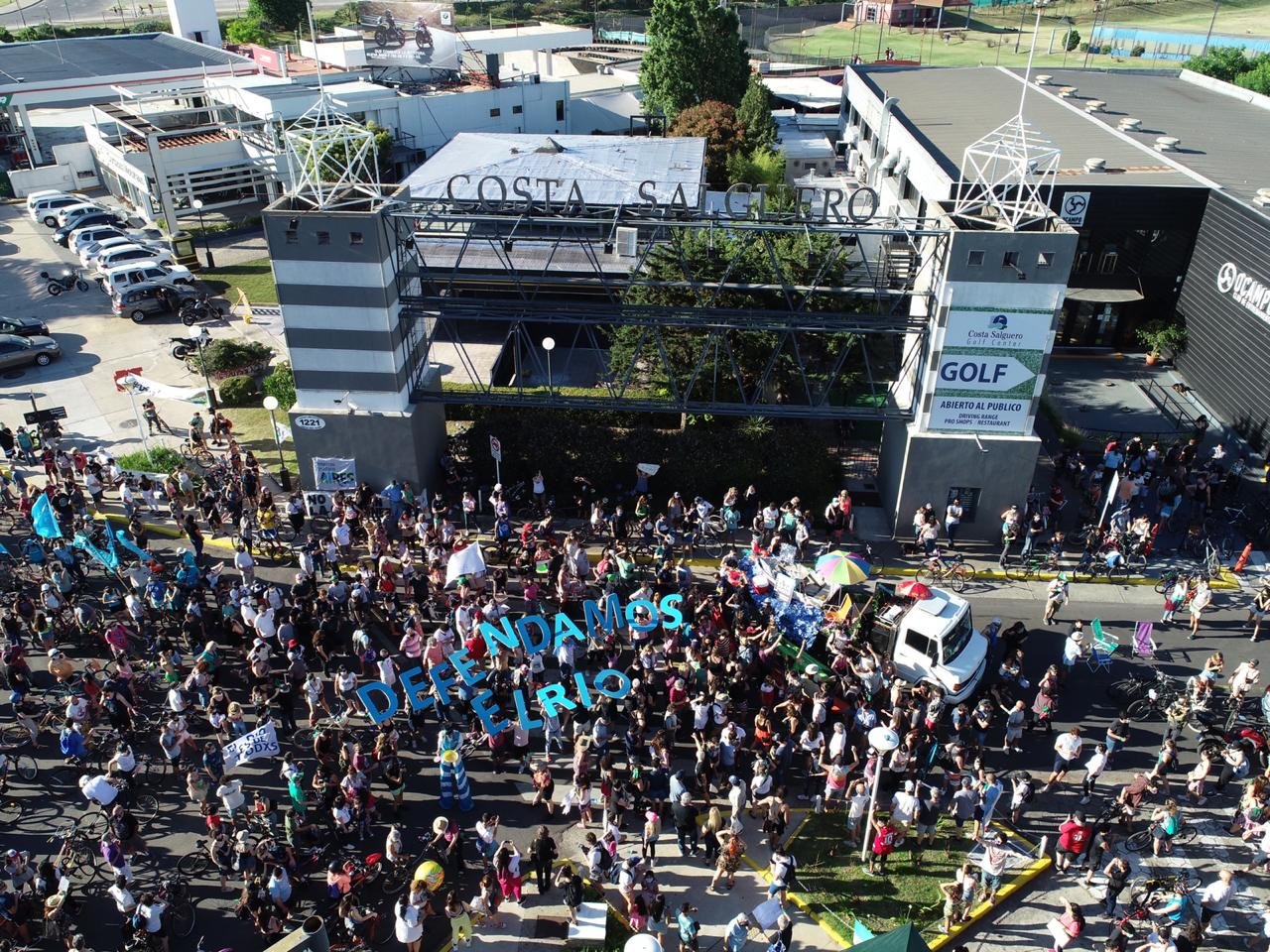 Marcha en defensa de una costa pública