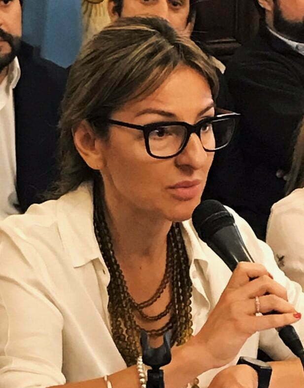 Críticas a la ministra Acuña por degradar a los docentes