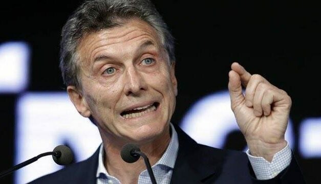 Cruce entre Mauricio Macri y La Cámpora