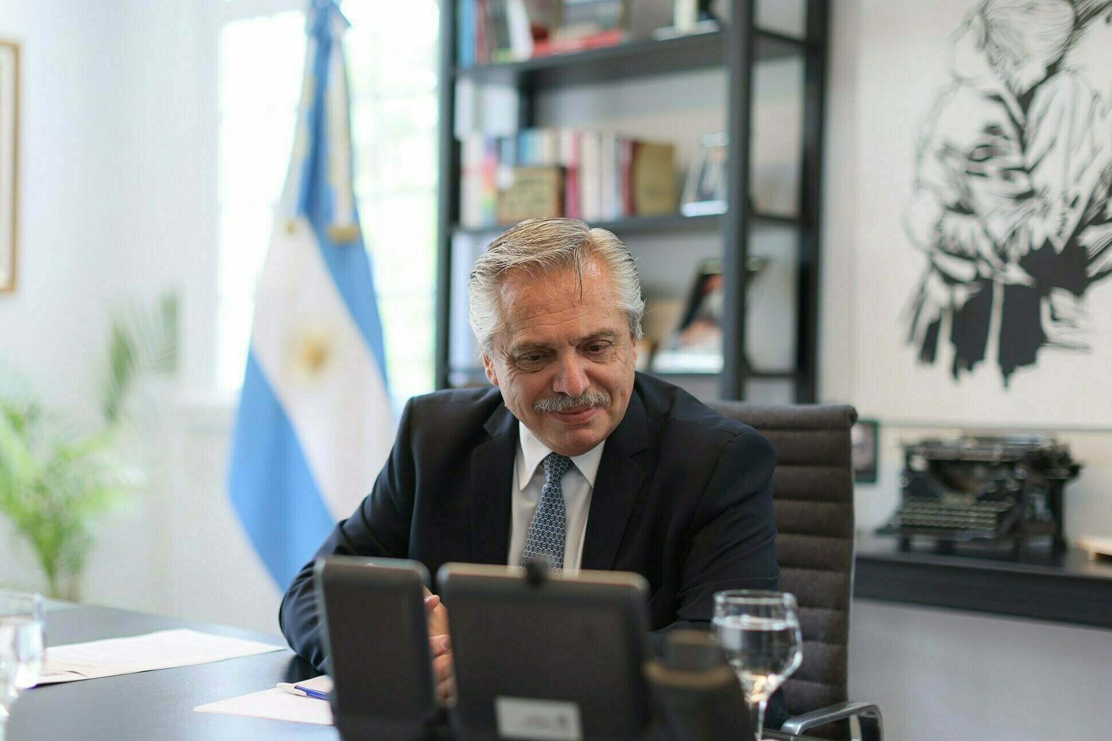 Fernández y Putín hablaron de vacunas y de un futuro encuentro