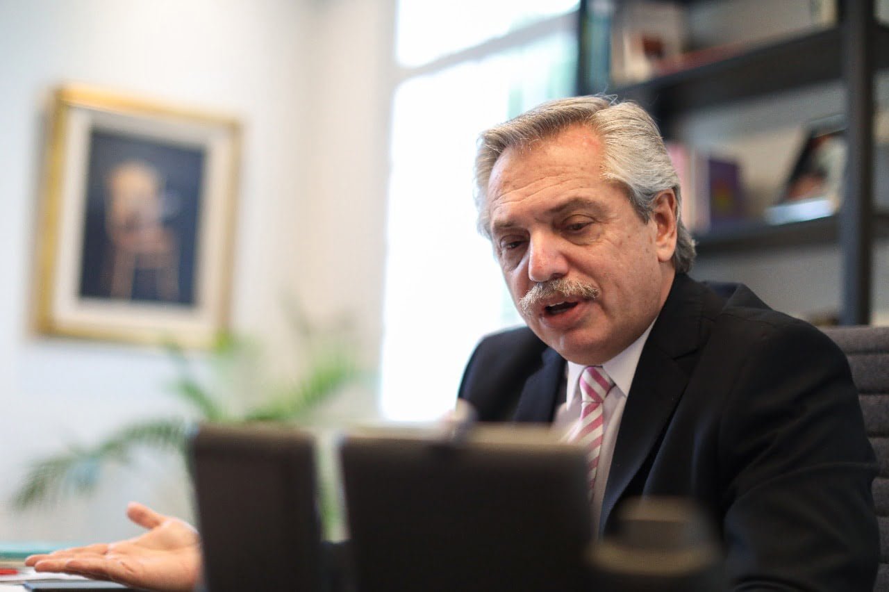Fernández habló de suba de retenciones o cupos de exportación