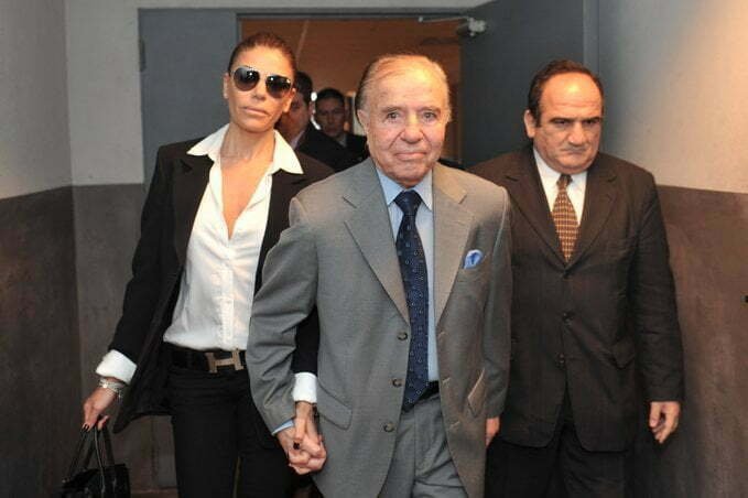 Piden suspender juicio contra Menem que continúa internado