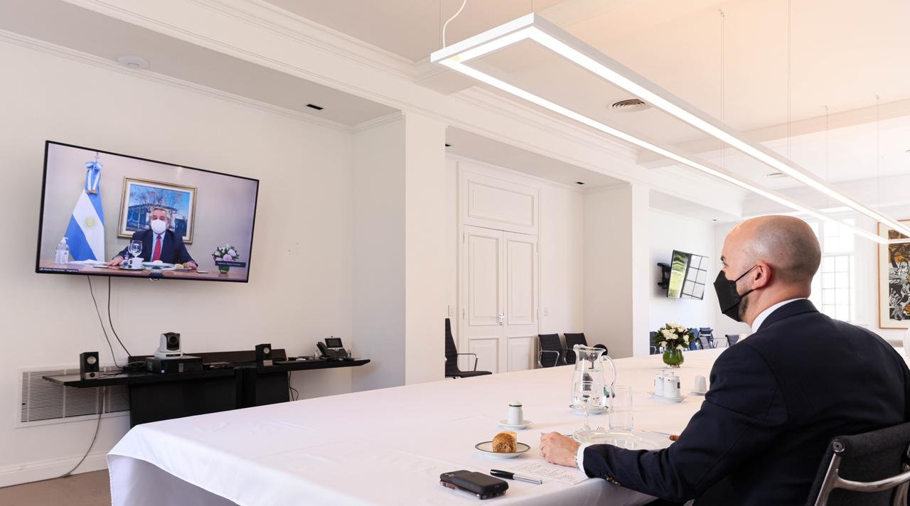 El presidente en un almuerzo virtual