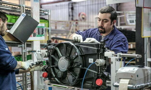 Caída en la producción industrial y la construcción