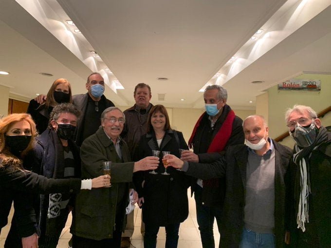 Bullrich en el teatro sin cumplir los protocolos