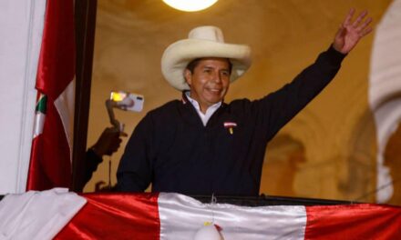 Fernández viaja este martes a Perú para asistir a la asunción de Castillo