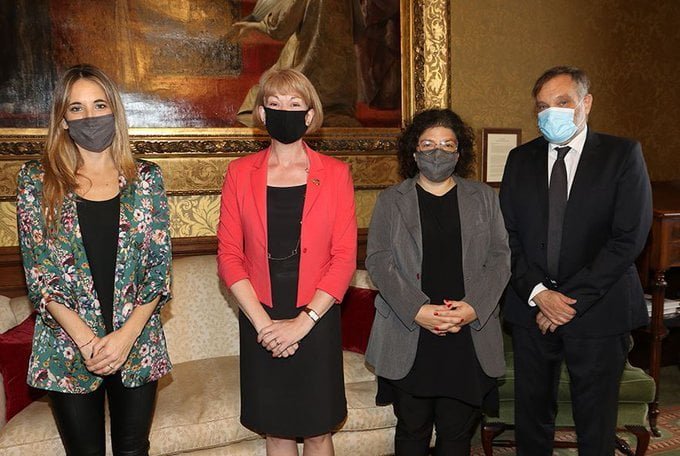 Vizzotti se reúne con autoridades de AstraZeneca en Londres