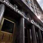 Billonaria deuda del gobierno nacional con provincias y municipios