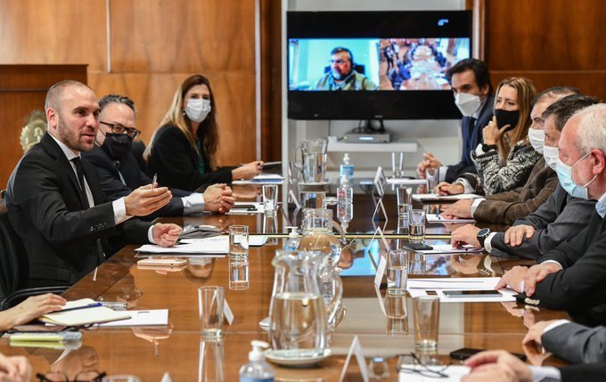 Eliminan retención a las exportaciones de servicios que había puesto Macri