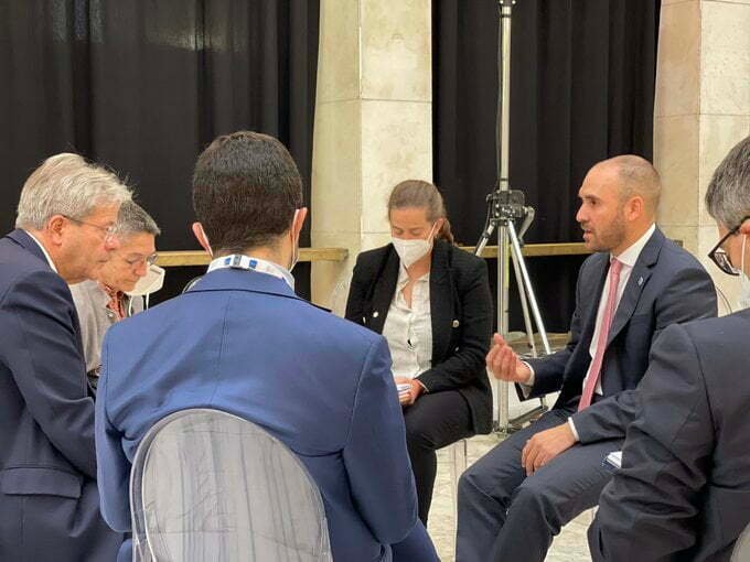 Guzmán sigue en Roma en más reuniones con el FMI