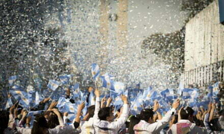 Argentina celebra los 38 años de democracia
