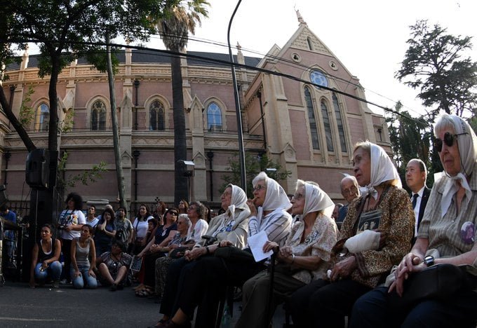 El presidente recordó los desaparecidos en la iglesia de Santa Cruz