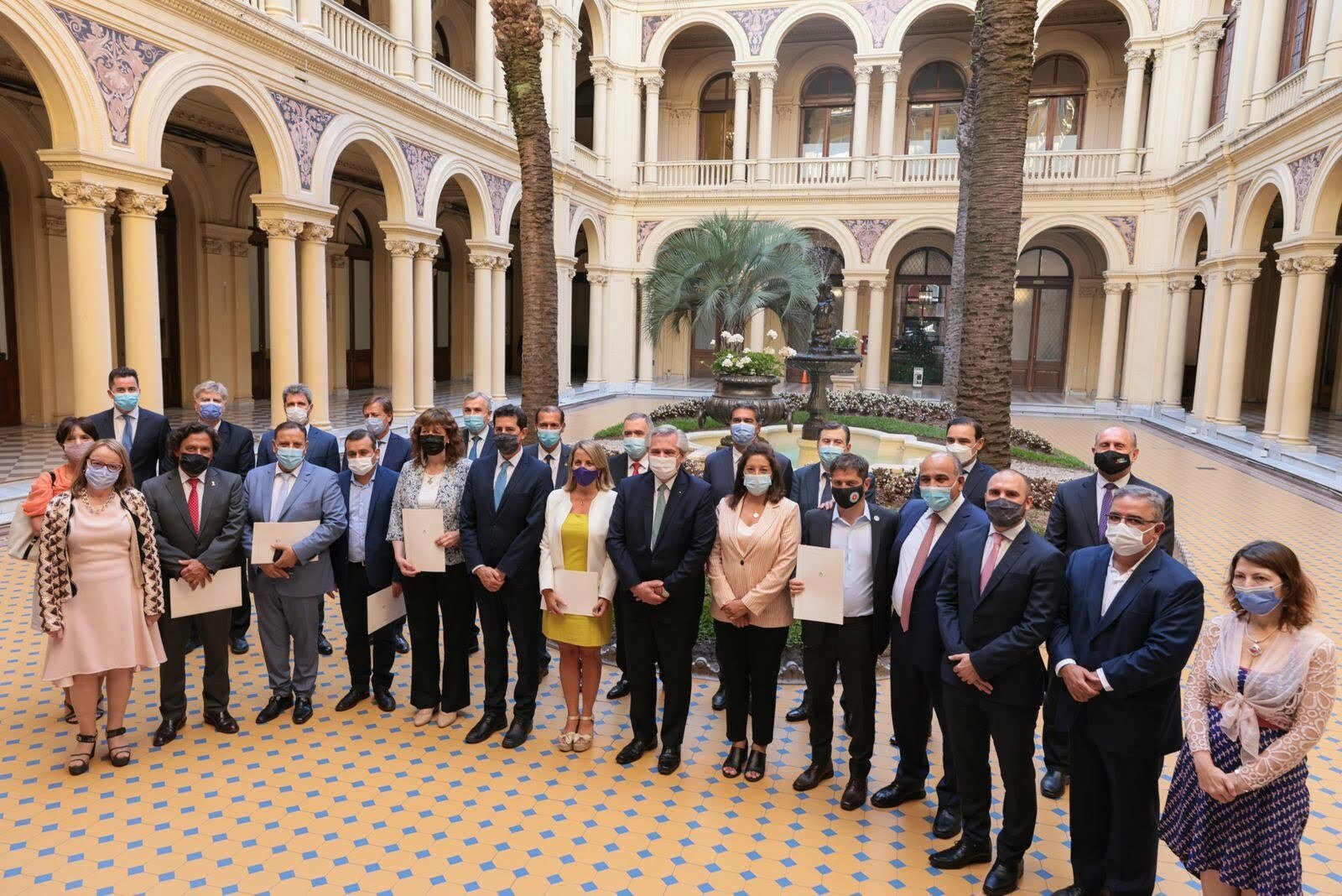 Guzmán informará a gobernadores de la negociación con el FMI