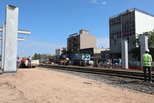 Continúa la colocación de puentes modulares en la línea Sarmiento