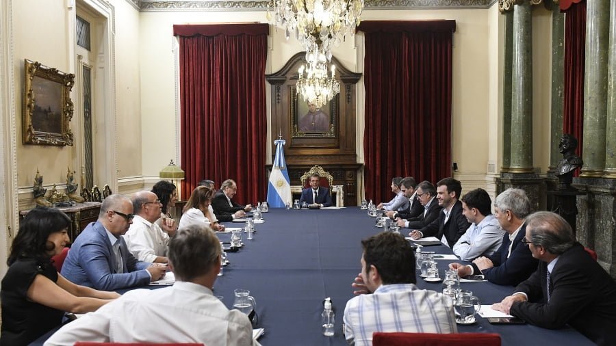 Guzmán irá el lunes al Congreso a explicar el acuerdo con el FMI