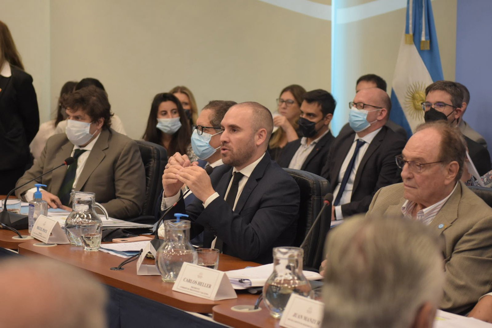 Guzmán en el Congreso explicó el acuerdo con el FMI