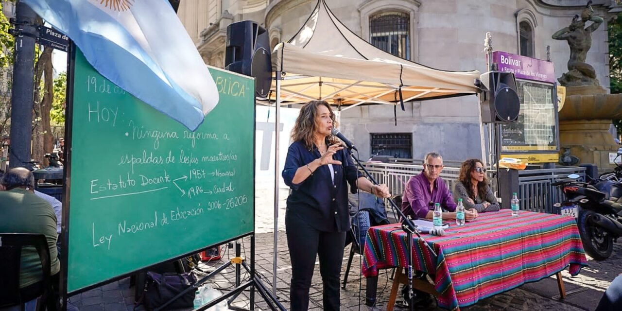 Docentes porteños protestaron frente a la Legislatura