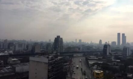 La ciudad sufre el humo de incendios en el Delta