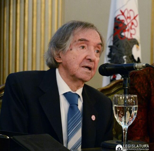 Carlos Balá es velado en la Legislatura