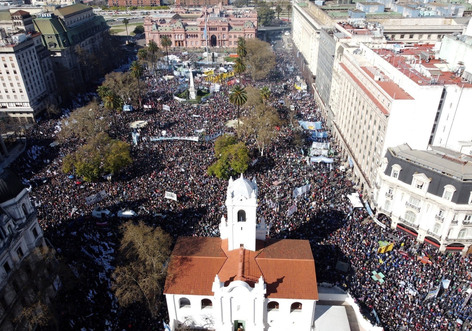 Una plaza contra el odio y por la paz