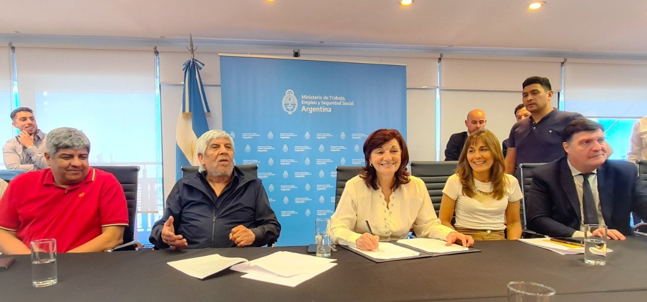 Varios gremios cerraron paritarias por encima del 100%
