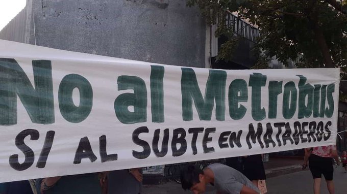 Vecinos dicen basta de Metrobus y piden ampliar la red de subte