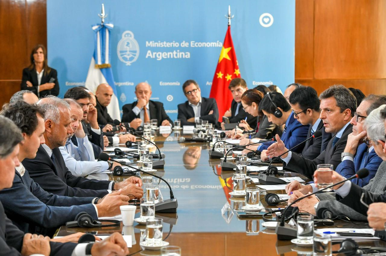 Massa con Máximo a China para participar de un plenario del Banco del BRICS