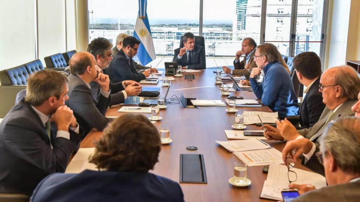 Massa no se toma licencia y se reúne con su gabinete económico este martes