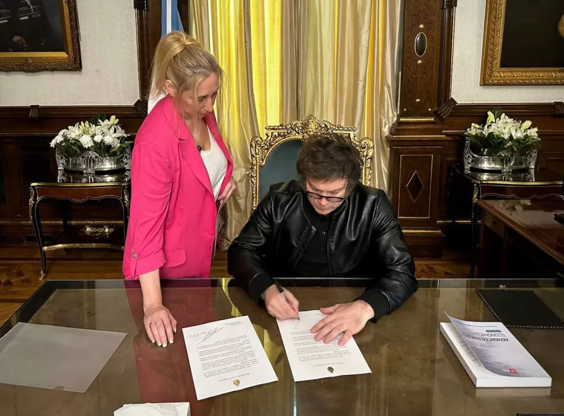 Milei elogió al Papa Francisco y lo invitó a visitar el país