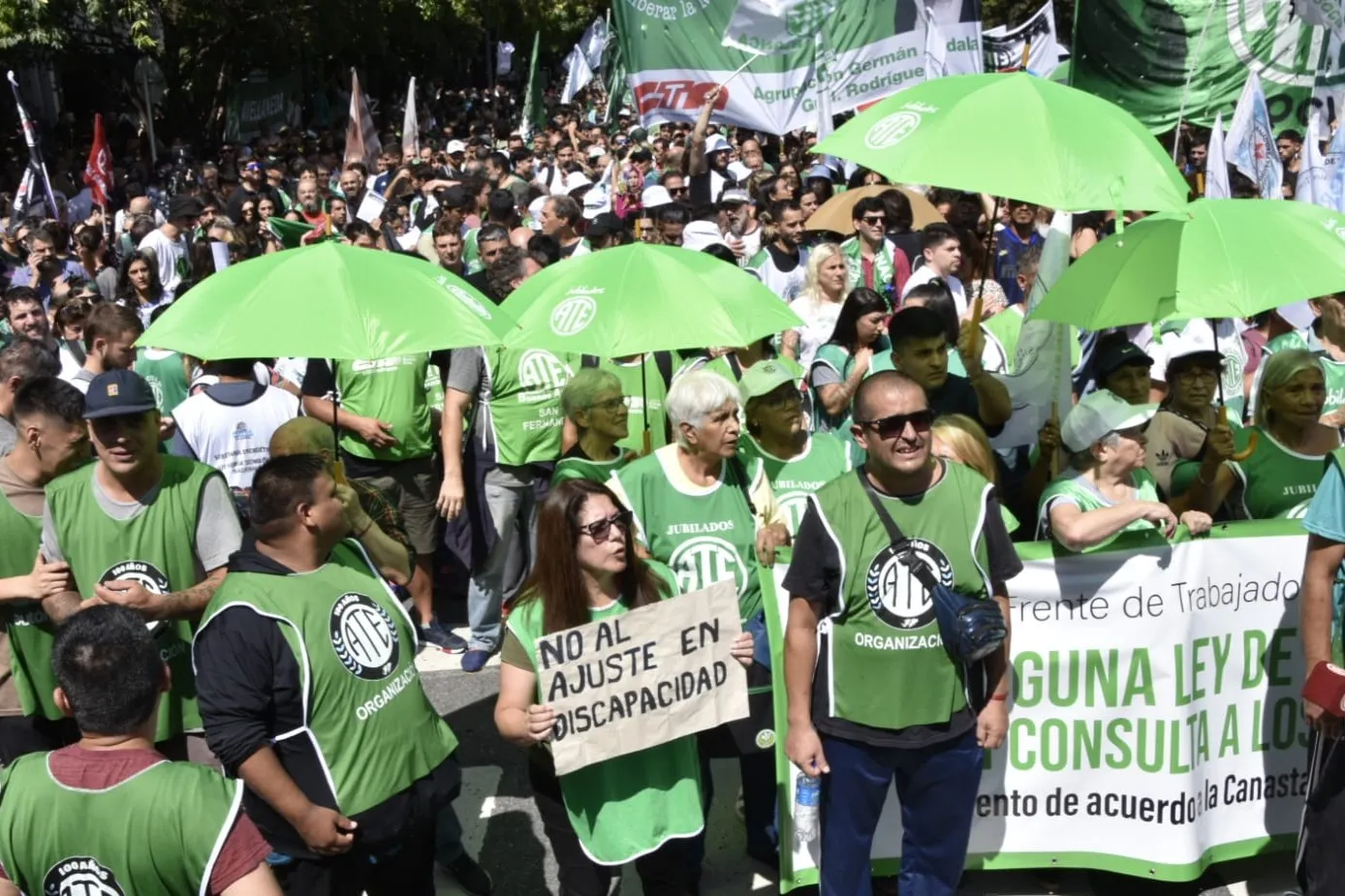 Alerta por despidos masivos de trabajadores estatales
