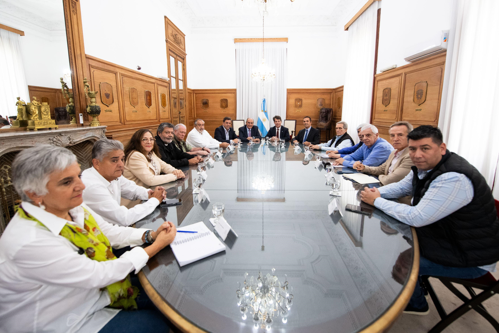 Tres horas de debate en Casa Rosada entre dirigentes de la CGT y funcionarios